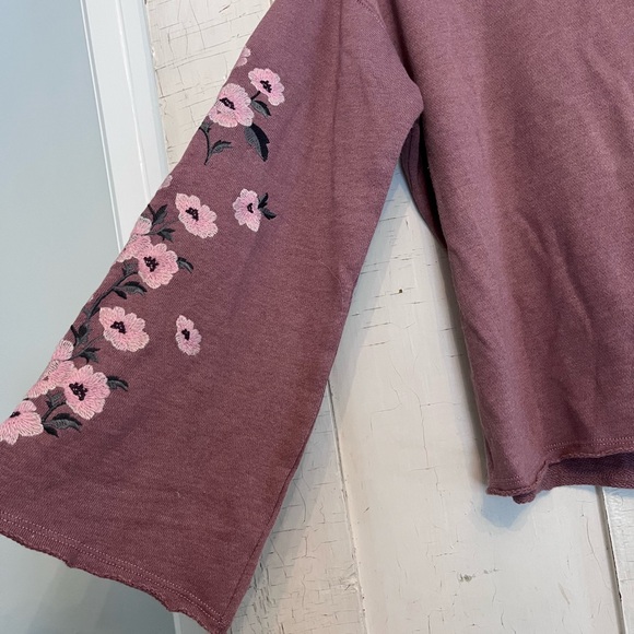 American Eagle Outfitters Mauve Sweatshirt with Floral Sleeves - Picture 2 of 6